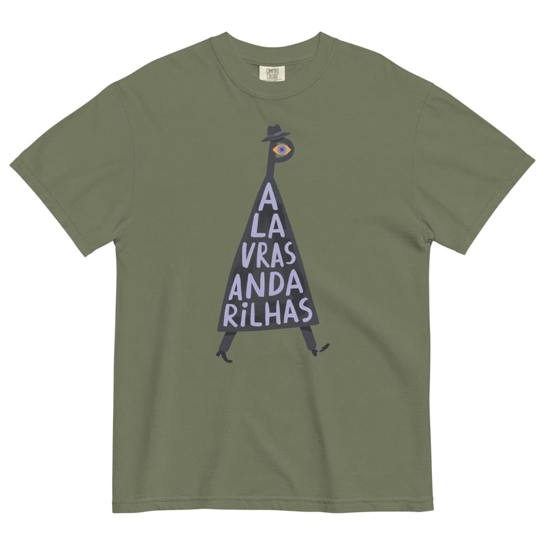 An olive green short-sleeve t-shirt with a graphic of a walking silhouette figure wearing a hat, with the text 'A LA VRAS ANDA RILHAS' printed on the front.