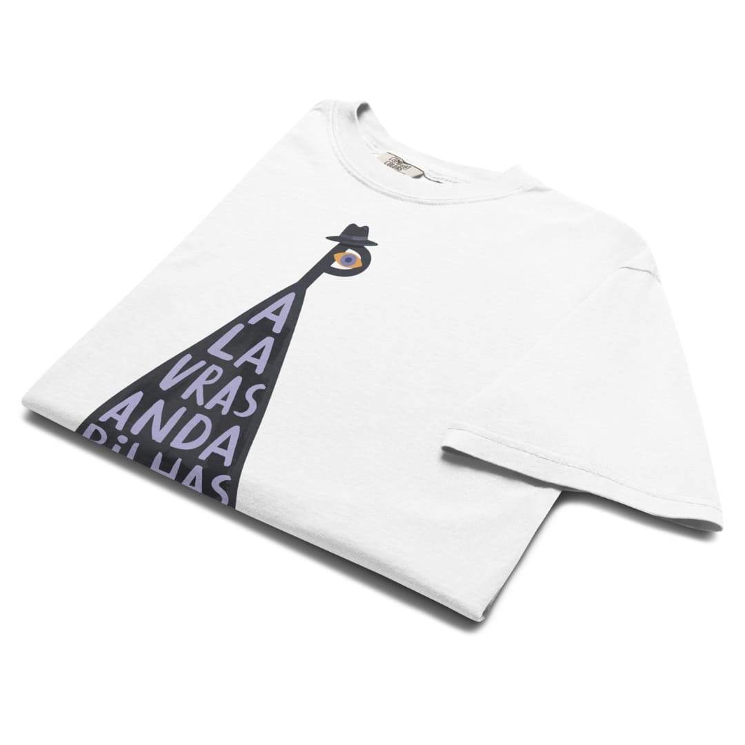 A white short-sleeve t-shirt with a graphic print of a black streetlamp and the text 'LA LA VRAS ANDA PELIGRO' in purple, shown on a clean white background.