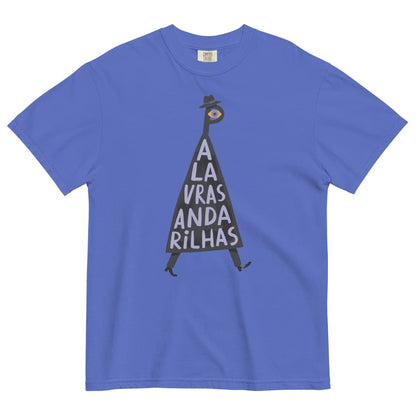 A royal blue short-sleeve crewneck t-shirt featuring a graphic illustration of a dark gray pyramid with the white text 'A LA VRAS ANDA RILHAS' and a small figure inside wearing a hat and sunglasses.